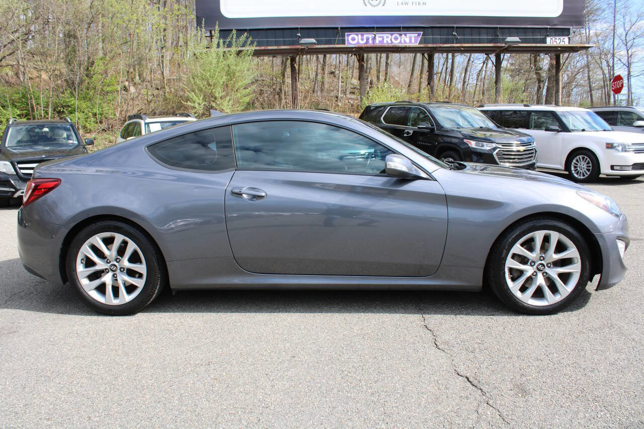 Used 2015 Hyundai Genesis 3.8 RWD image 6
