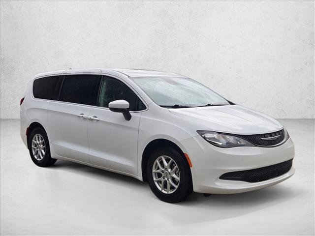 Used 2023 Chrysler Voyager LX image 3