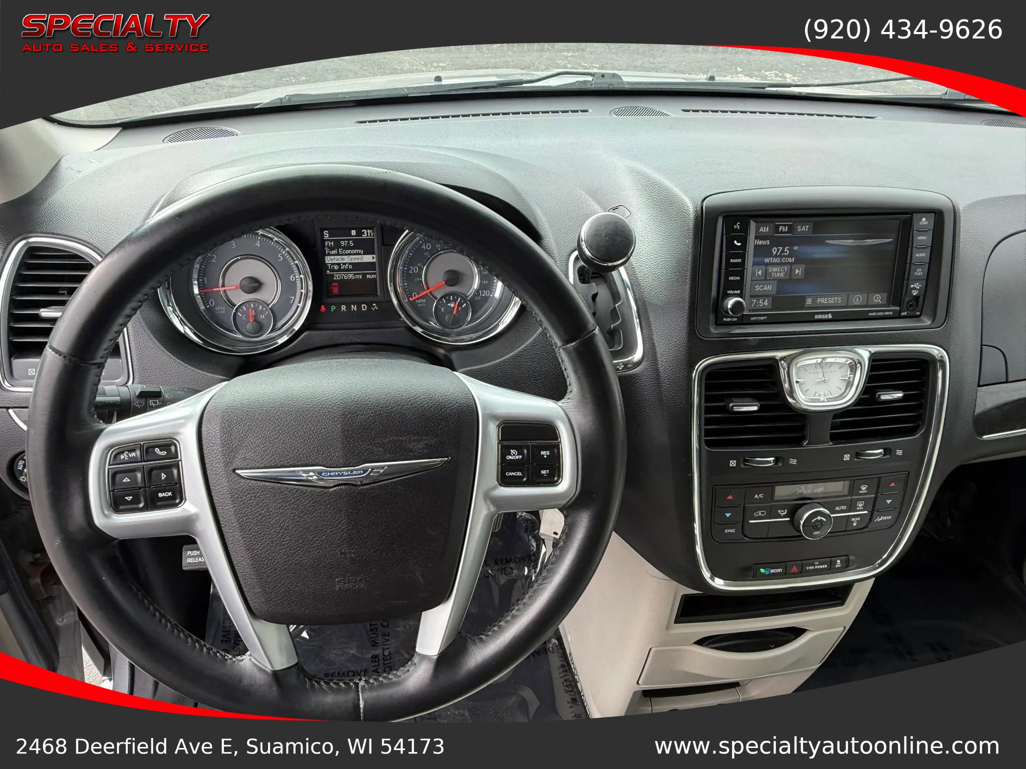 Used 2013 Chrysler Town & Country Touring FWD image 12