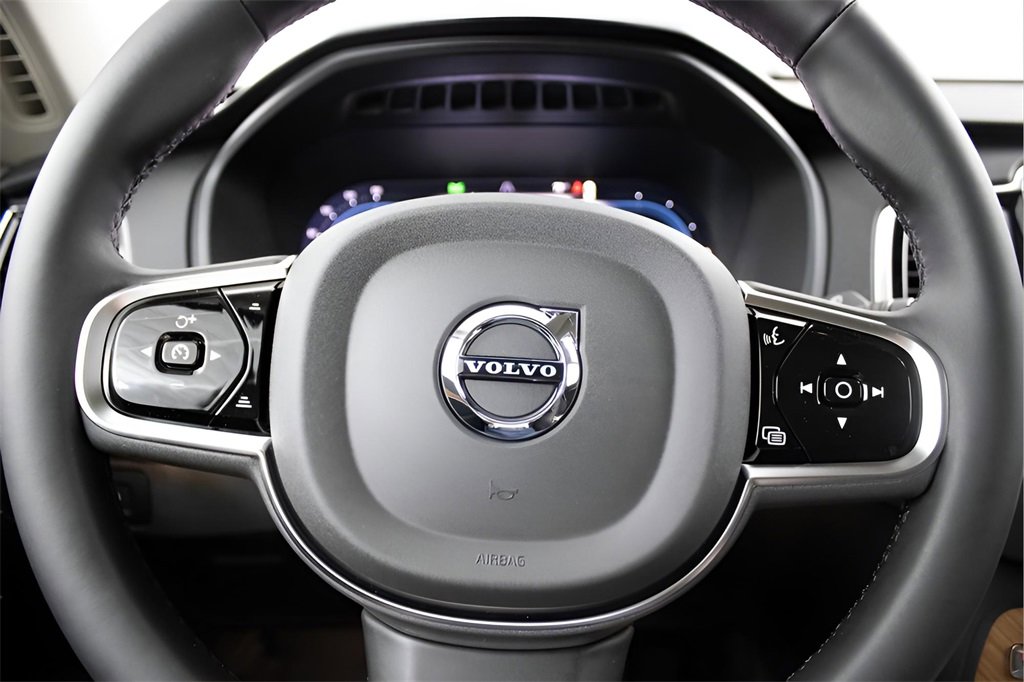 Certified 2025 Volvo XC90 T8 Plus image 17