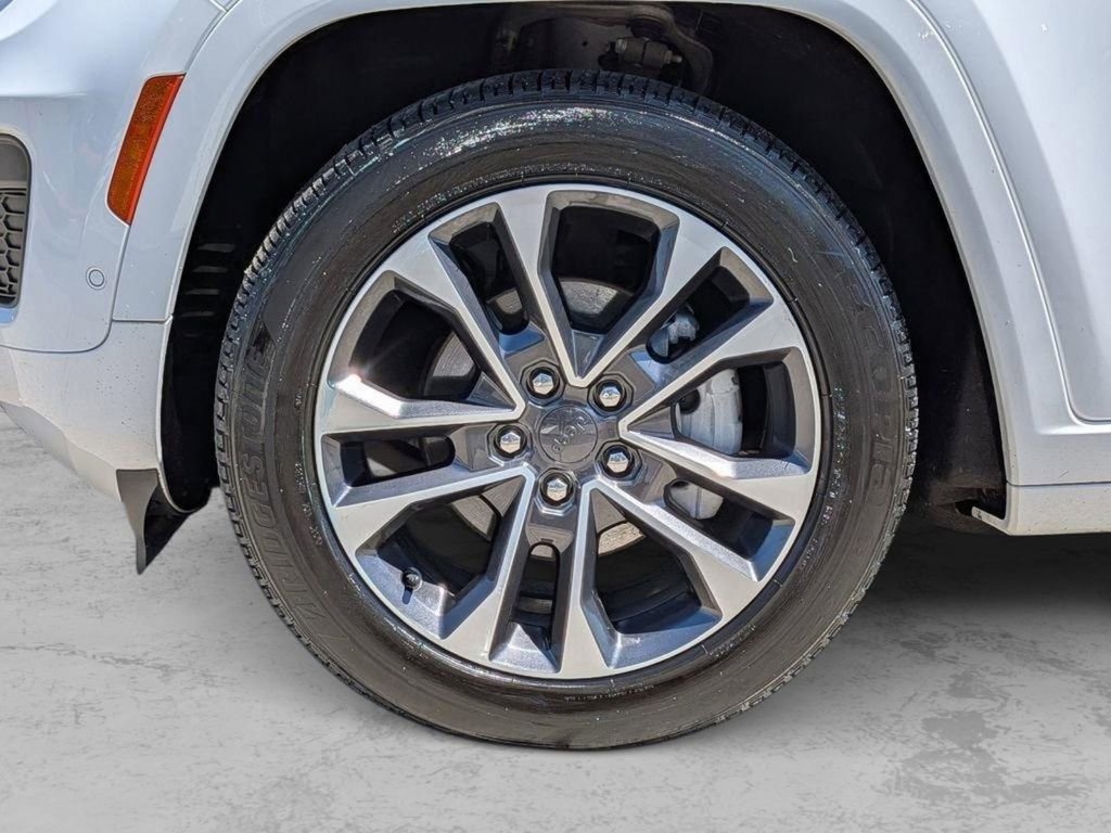 Used 2023 Jeep Grand Cherokee Overland w/ Luxury Tech Group IV AWD/4WD image 33