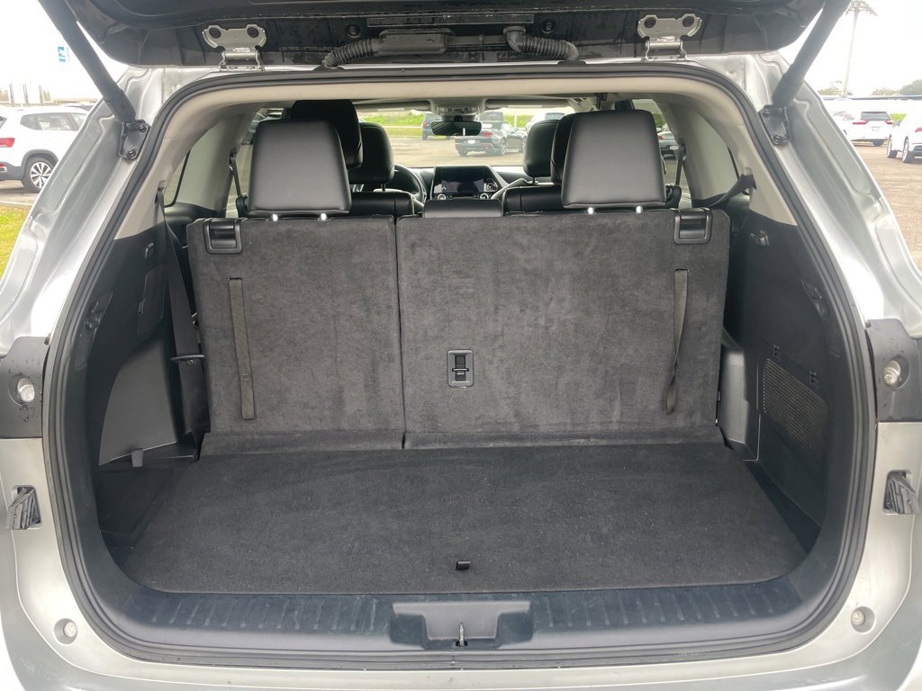Used 2024 Toyota Highlander XLE image 12