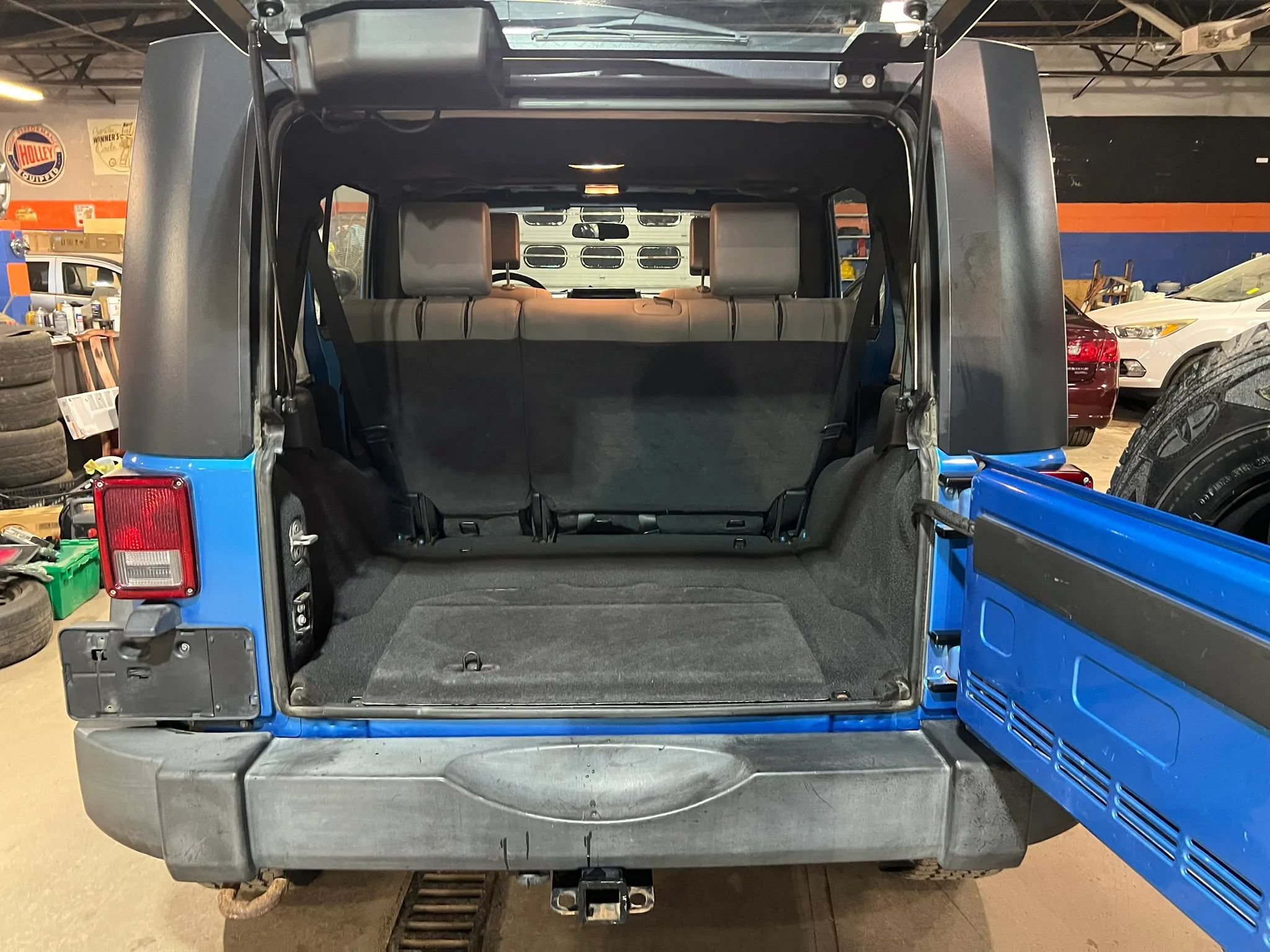 Used 2010 Jeep Wrangler Unlimited Sport AWD/4WD image 5