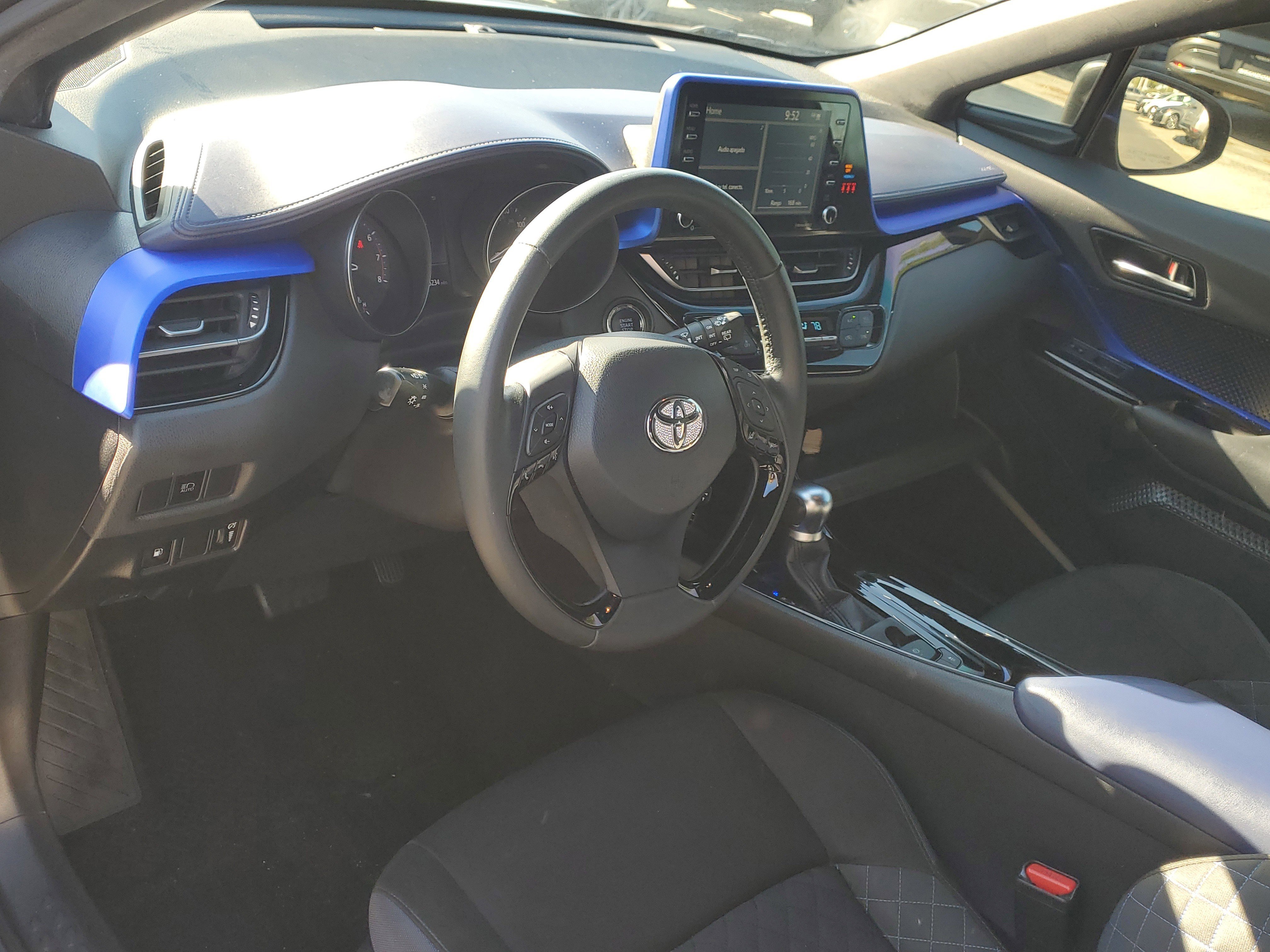 Used 2020 Toyota C-HR XLE image 19