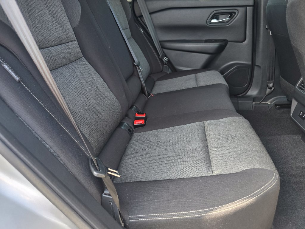 Used 2025 Nissan Rogue SV FWD image 16