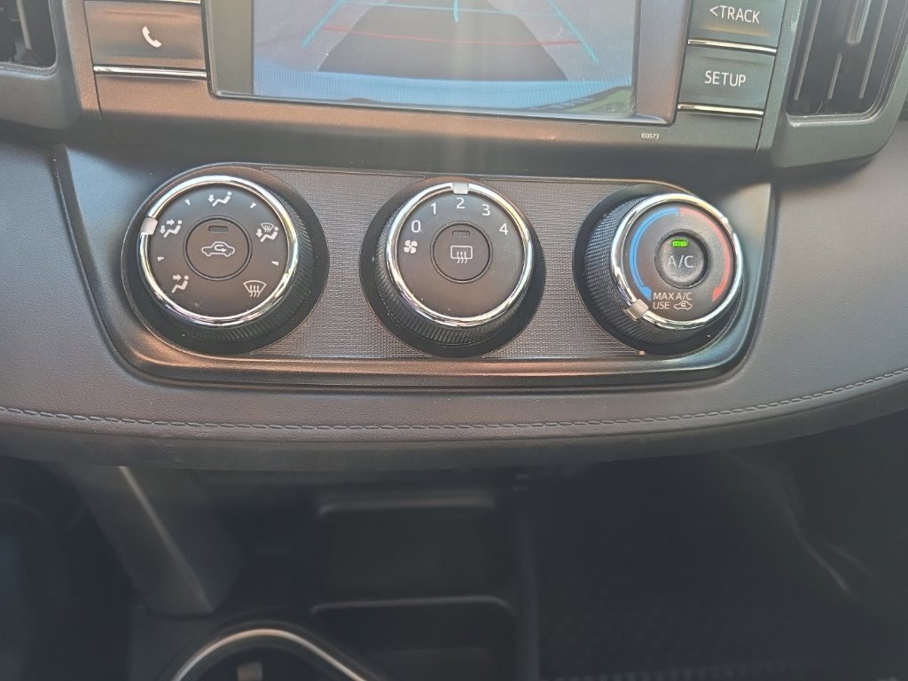 Used 2018 Toyota RAV4 LE w/ All Weather Liner Package FWD image 20