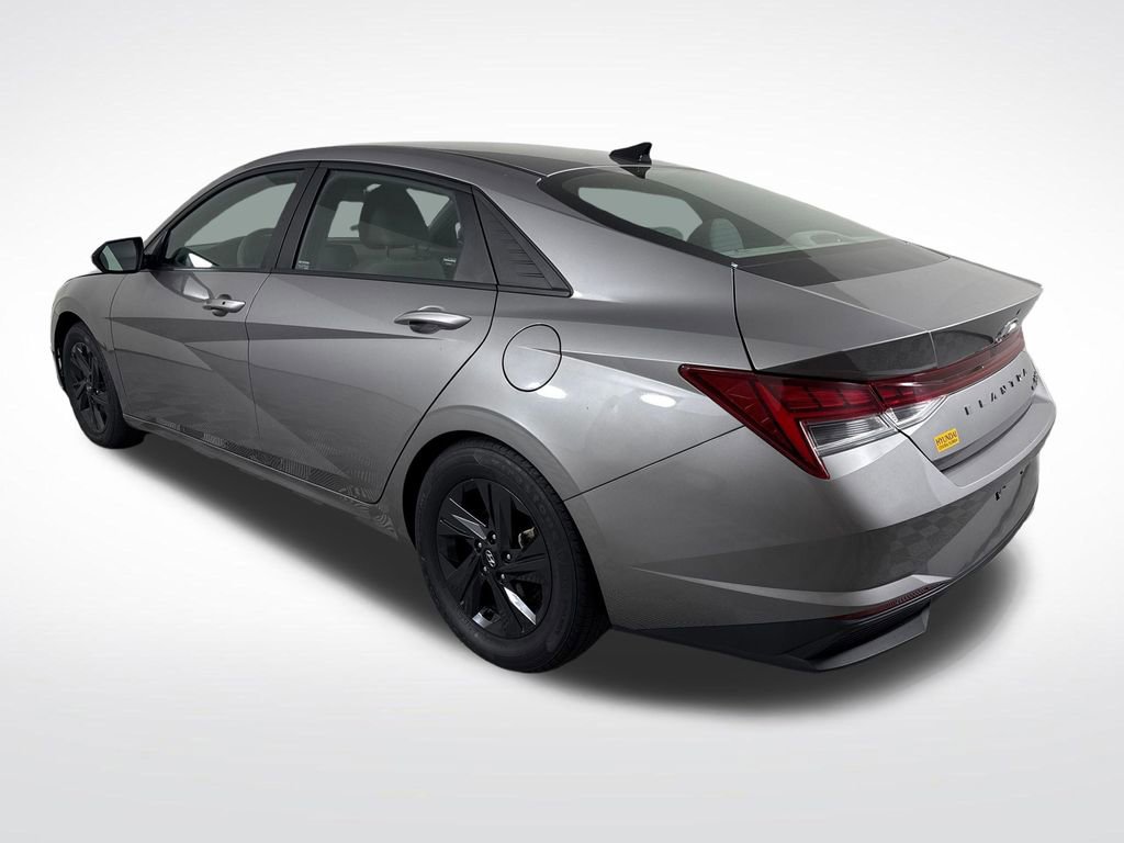 Used 2022 Hyundai Elantra Blue image 6