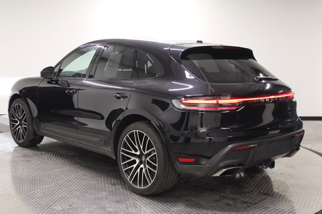 Certified 2025 Porsche Macan AWD/4WD image 3