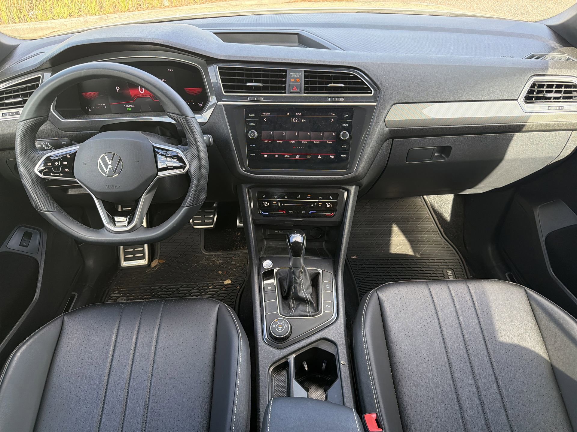 Used 2024 Volkswagen Tiguan SE R-Line image 13