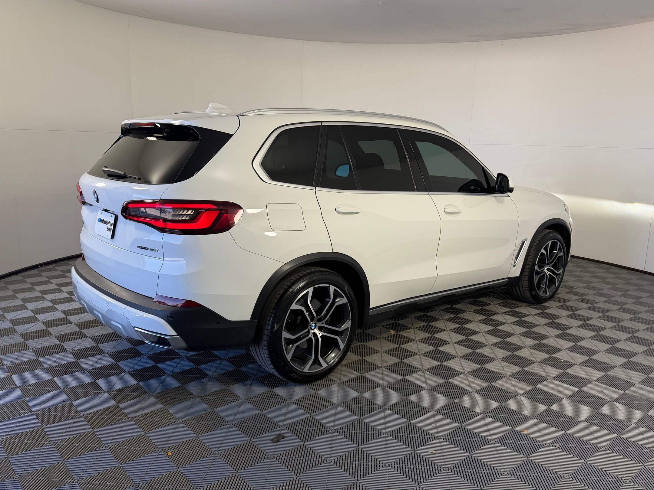 Used 2023 BMW X5 sDrive40i w/ Parking Assistance Package image 9