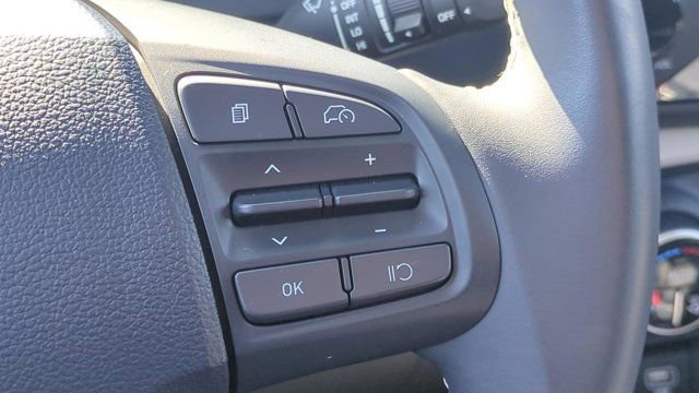 Used 2025 Hyundai Venue Limited image 22