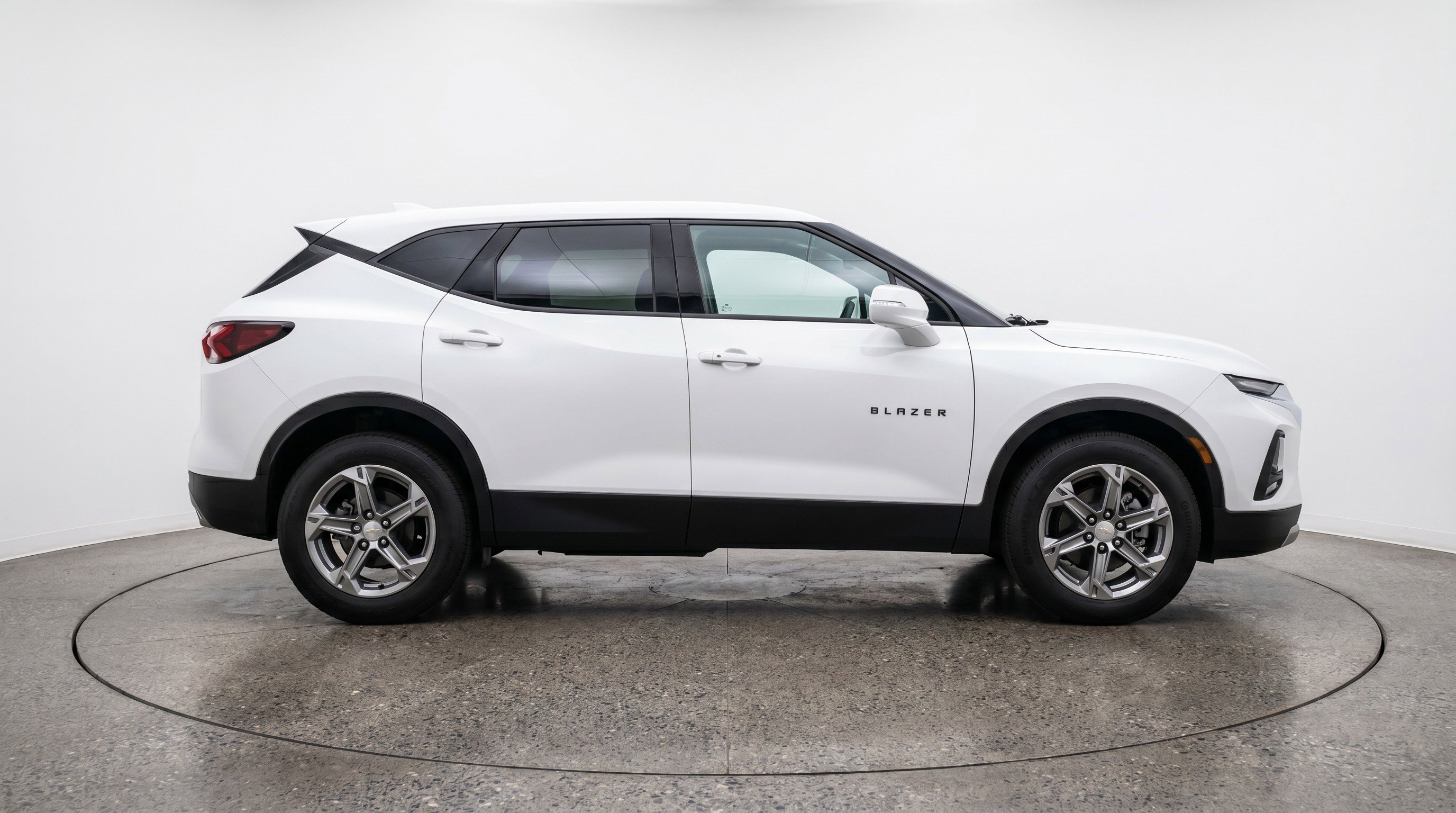 Used 2025 Chevrolet Blazer LT FWD image 11