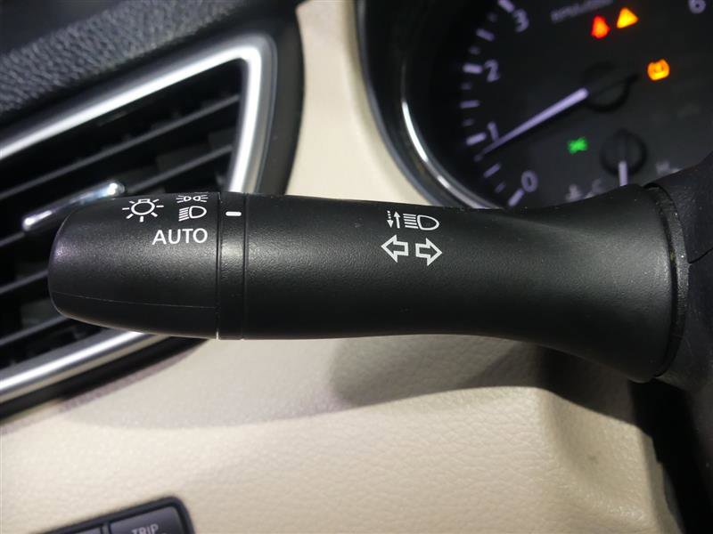 Used 2016 Nissan Rogue SV w/ SV Premium Package image 33