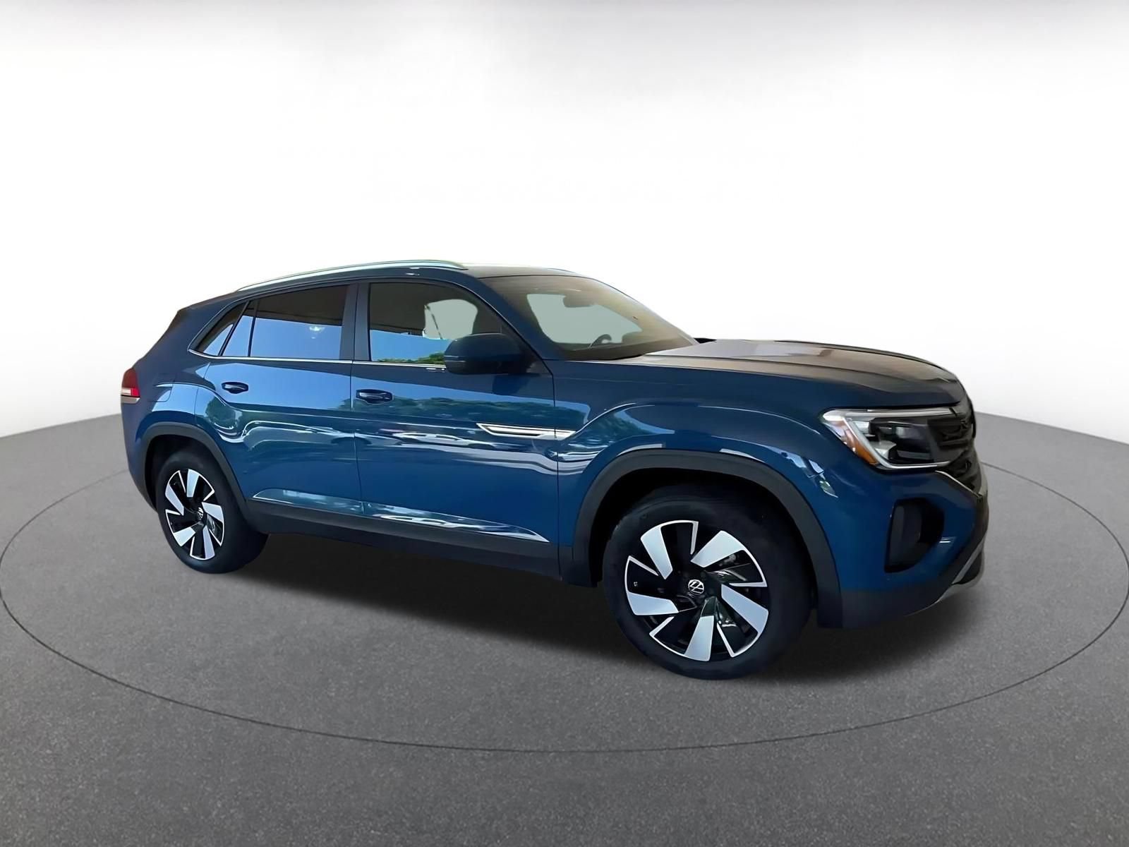 Used 2026 Volkswagen Atlas Cross Sport SE AWD/4WD image 2