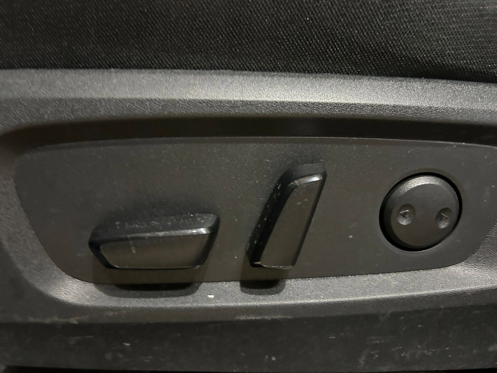 Used 2025 Nissan Pathfinder SV image 22