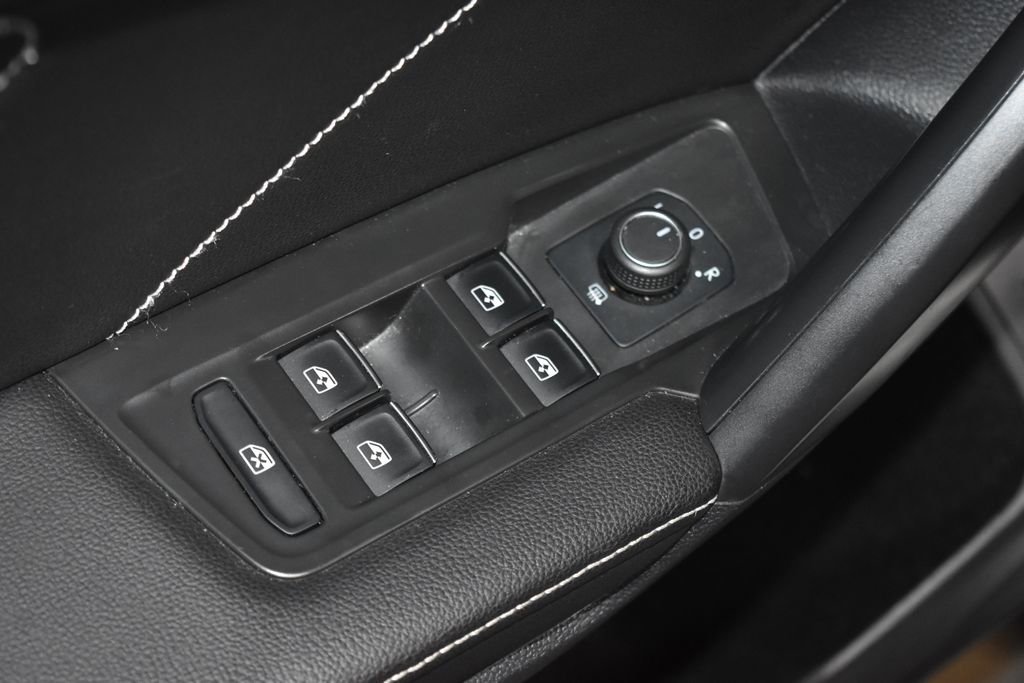 Used 2024 Volkswagen Tiguan SE image 5