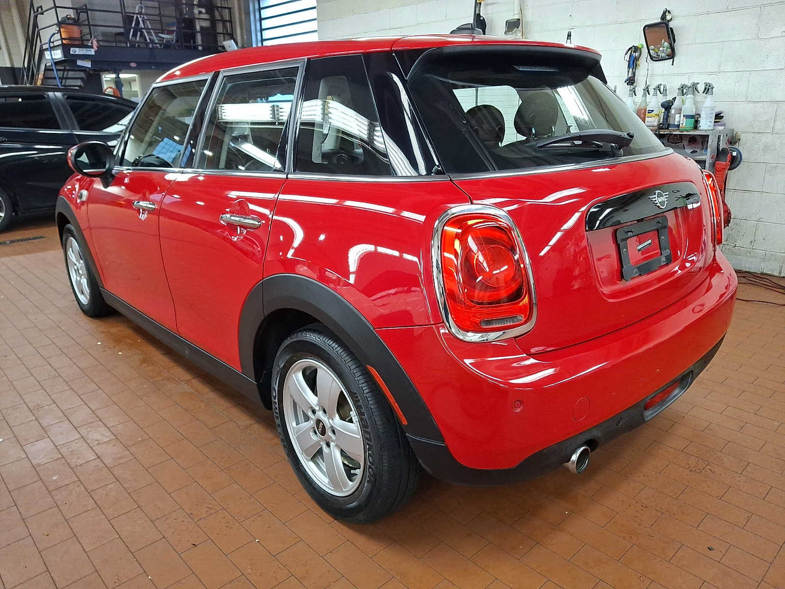Used 2021 MINI Cooper 4-Door Hardtop w/ Storage Package FWD image 6