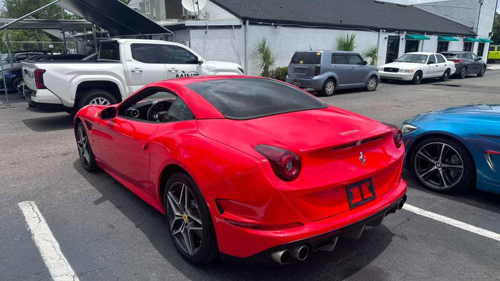 Used 2015 Ferrari California T RWD image 9