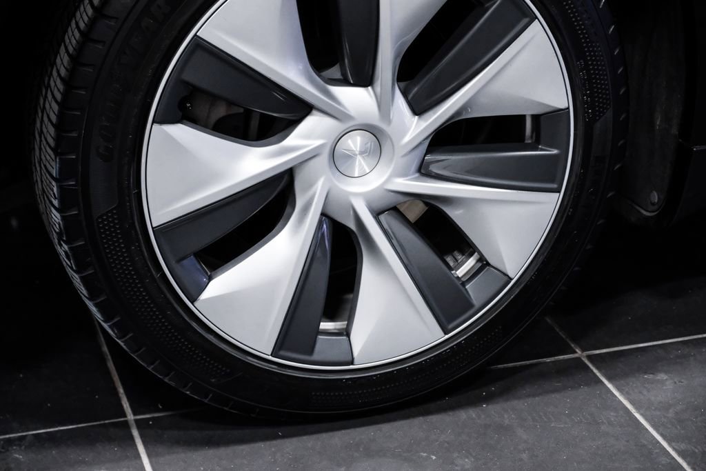 Used 2023 Tesla Model Y Long Range AWD/4WD image 54