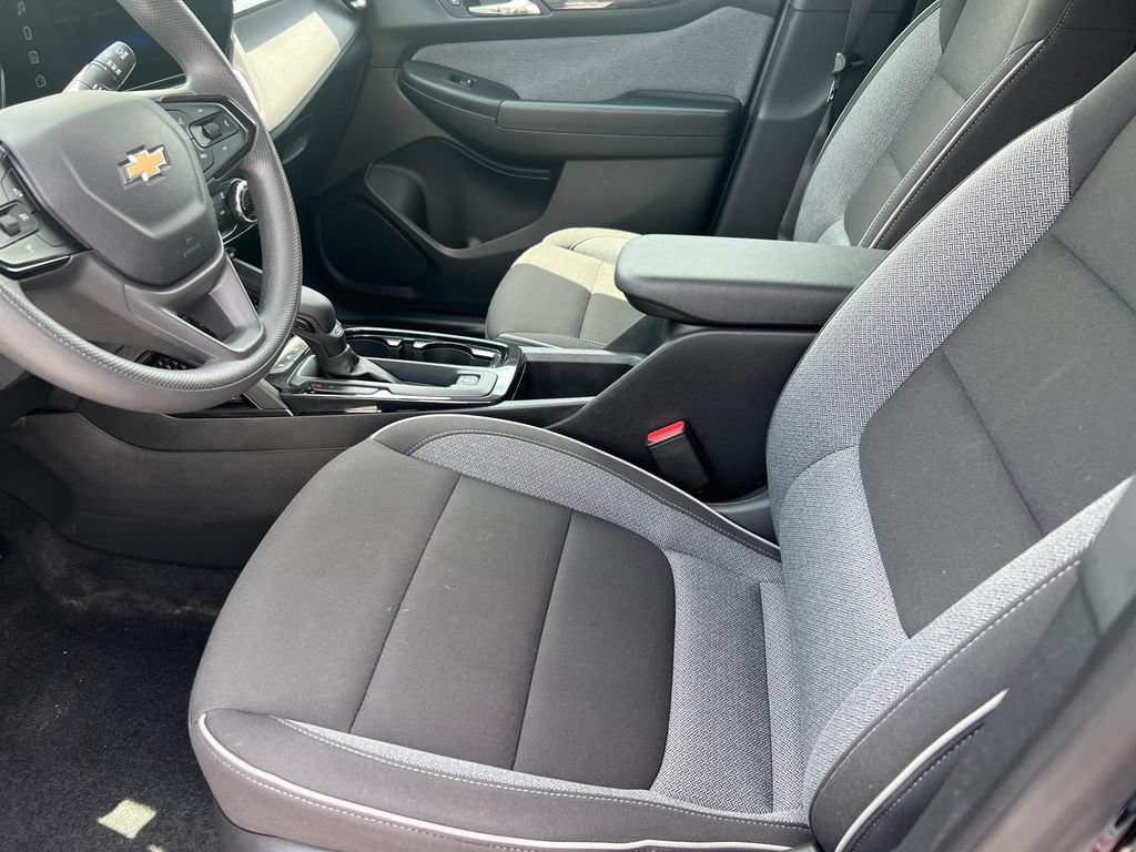 Used 2025 Chevrolet TrailBlazer LT AWD/4WD image 10