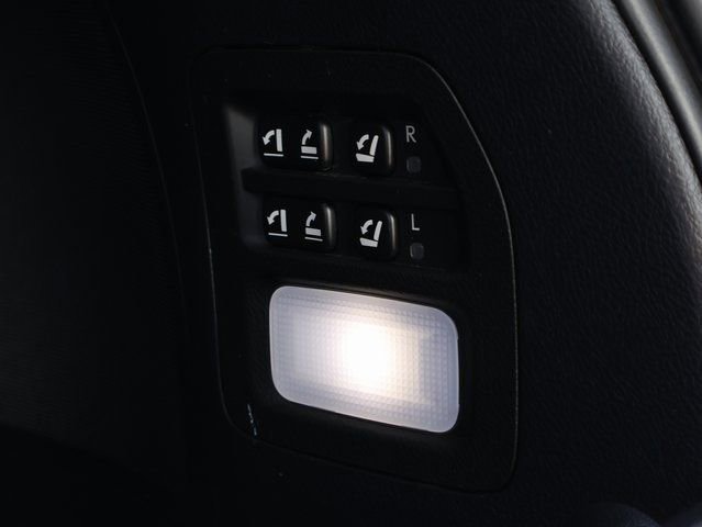 Used 2021 Lexus LX 570 4WD w/ Luxury Package image 23