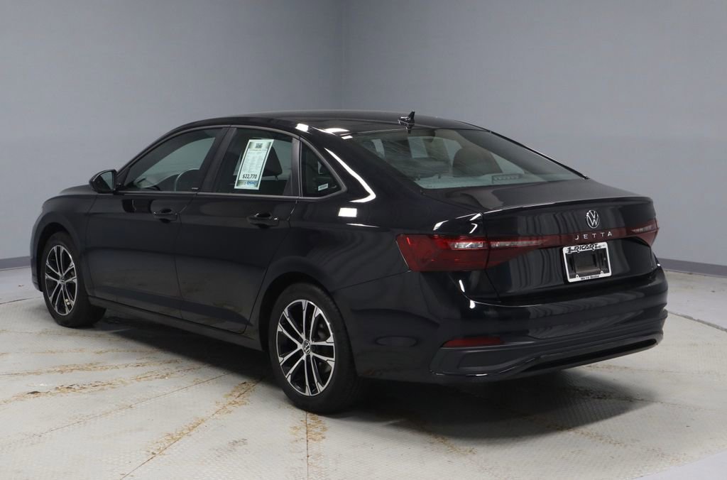 Used 2025 Volkswagen Jetta Sport FWD image 6
