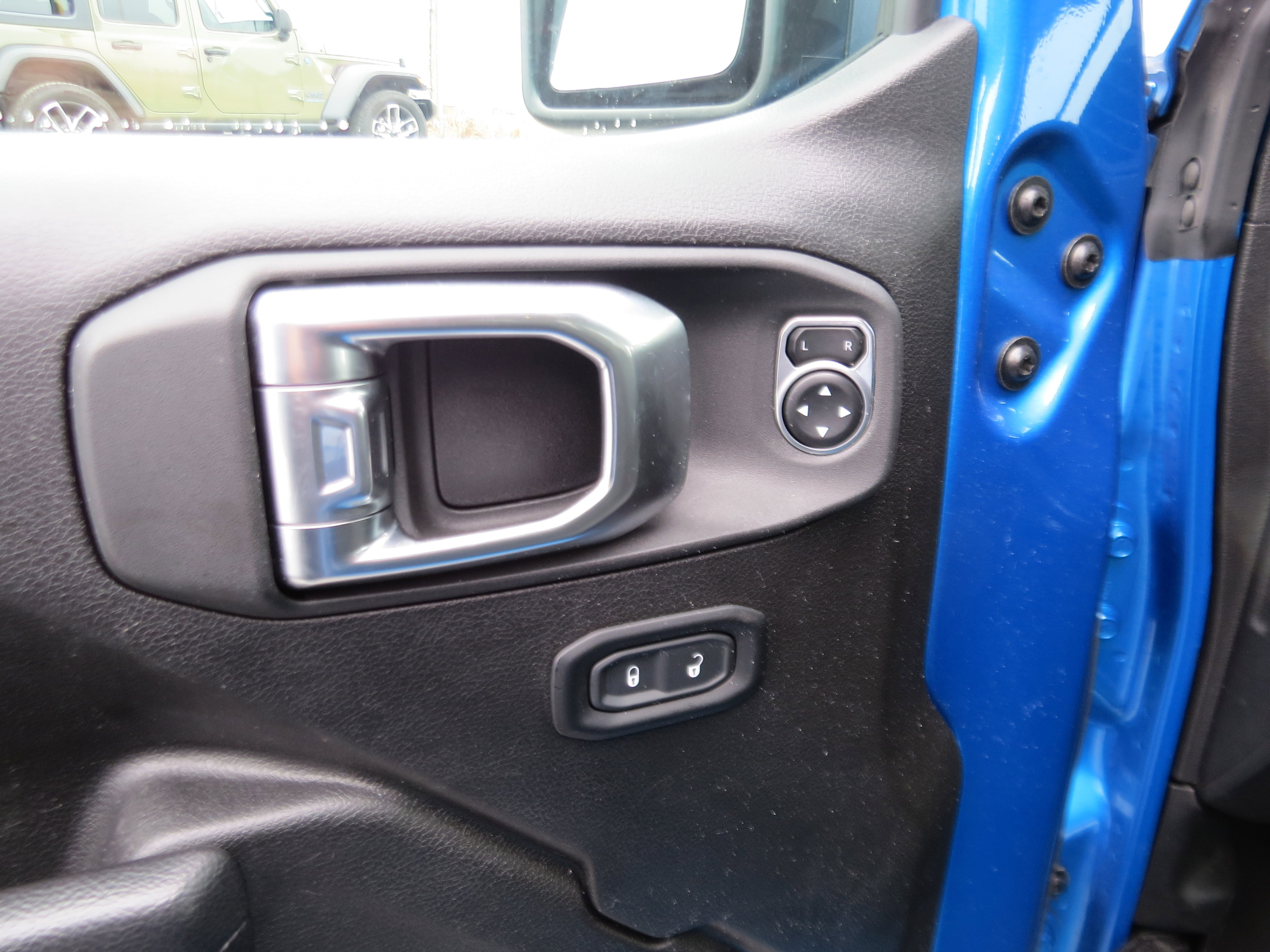 Used 2025 Jeep Wrangler Unlimited Rubicon image 16