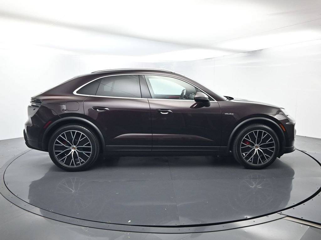 Certified 2025 Porsche Macan 4S Electric AWD/4WD image 16