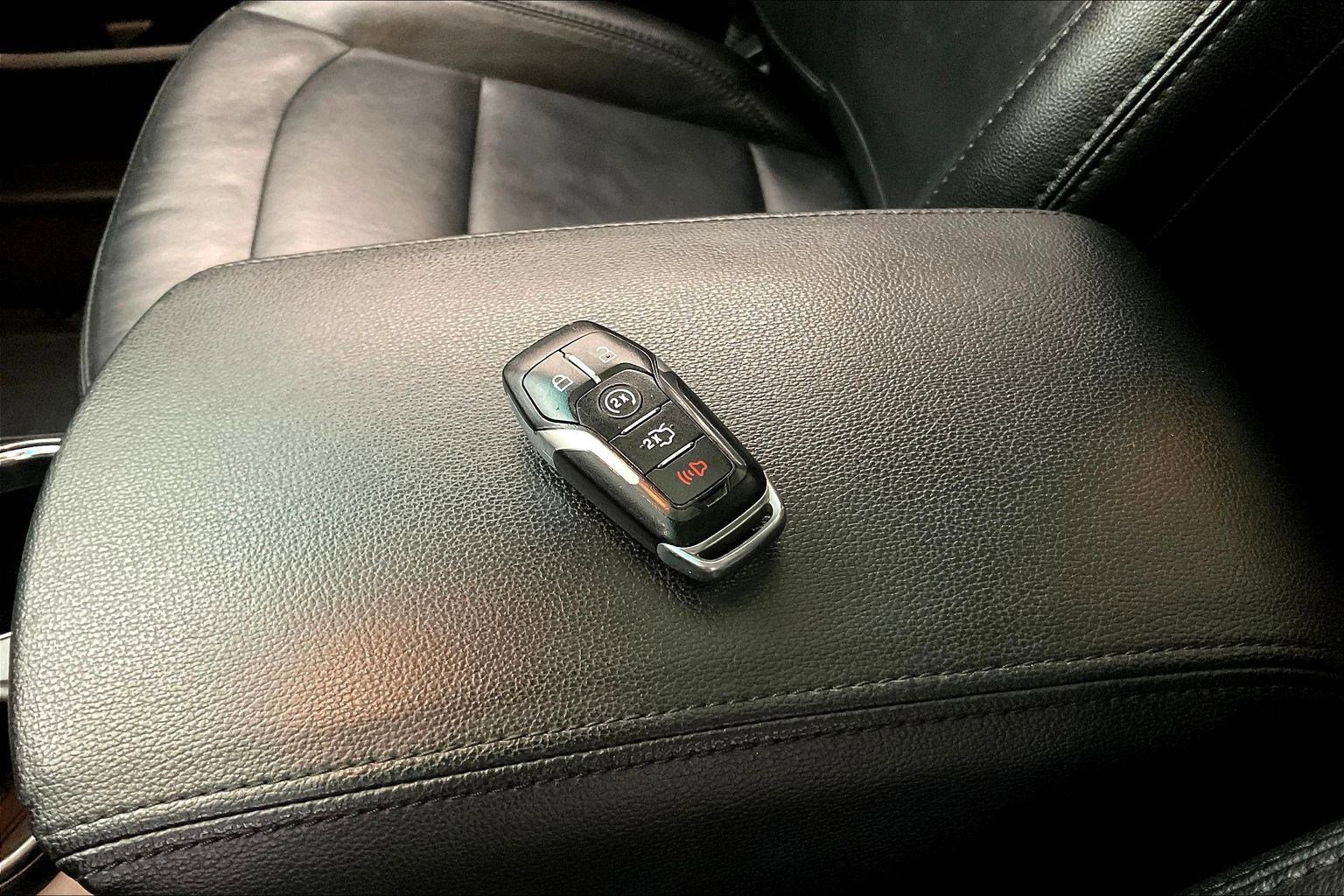Used 2017 Ford Explorer XLT w/ Equipment Group 202A FWD image 35