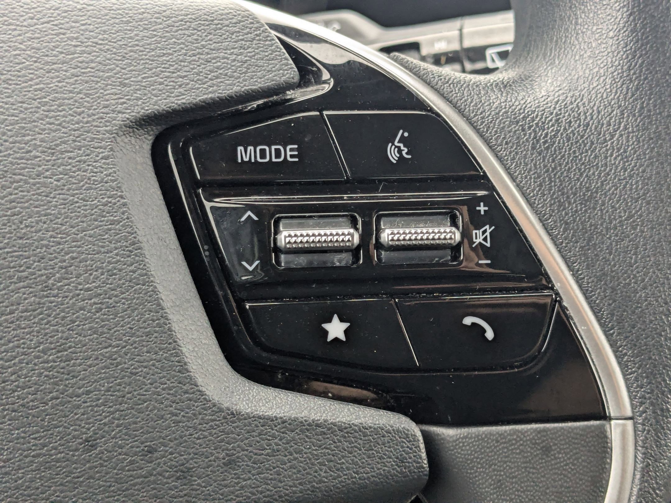 Used 2025 Kia Niro LX FWD image 20