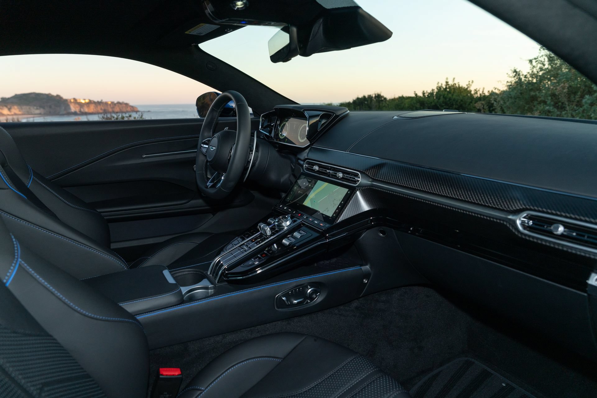 Used 2025 Aston Martin V8 Vantage Coupe RWD image 15