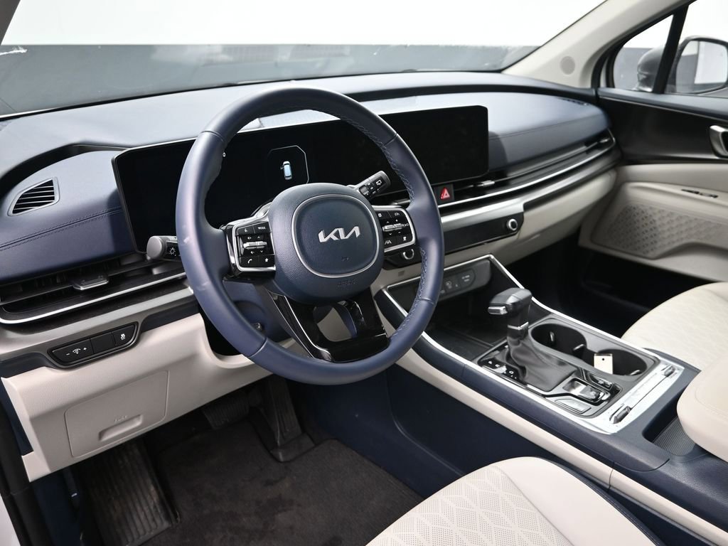 New 2025 Kia Carnival SX w/ SX Dark Edition Package image 13