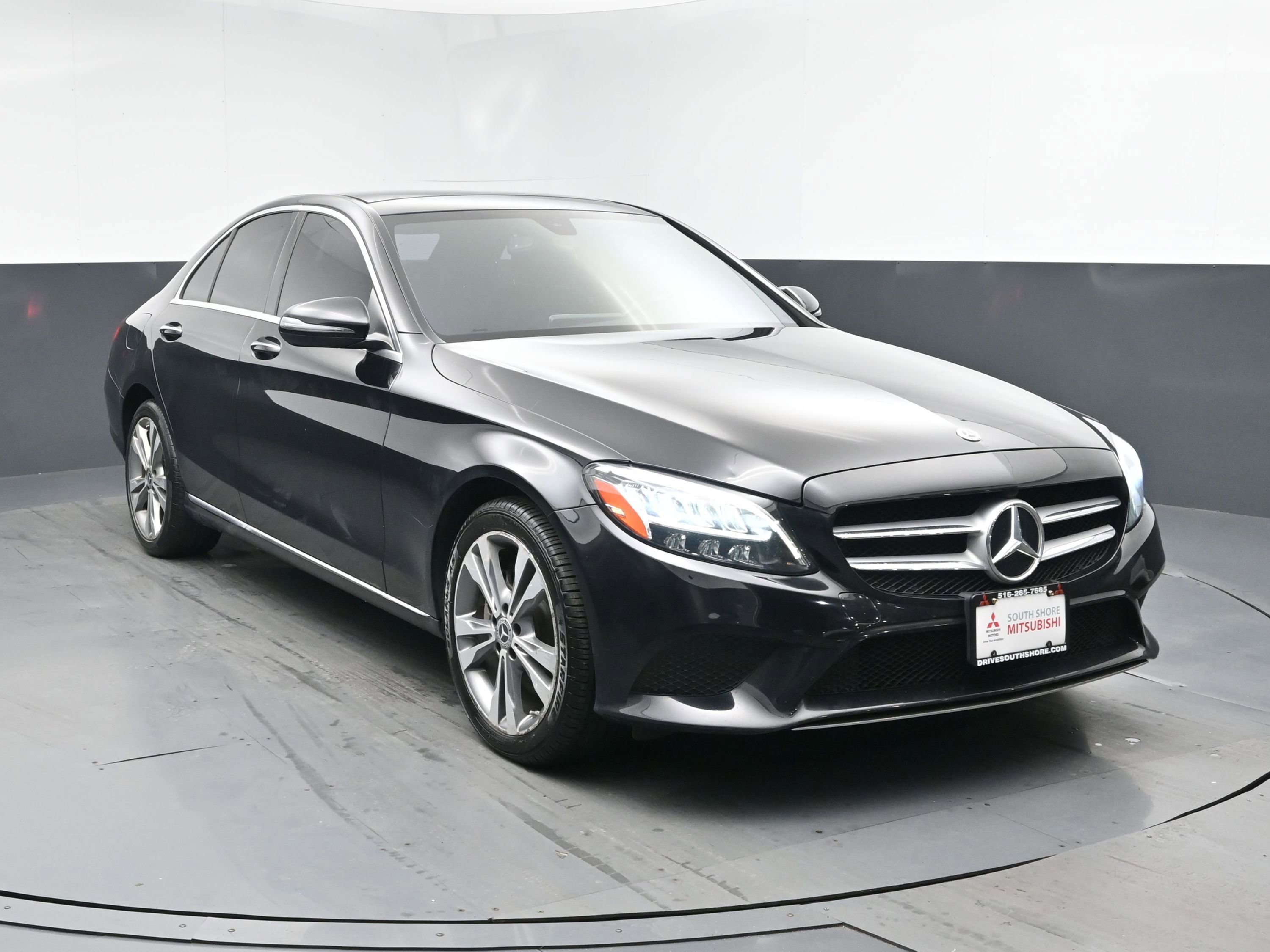 Used 2019 Mercedes-Benz C 300 4MATIC Sedan image 2
