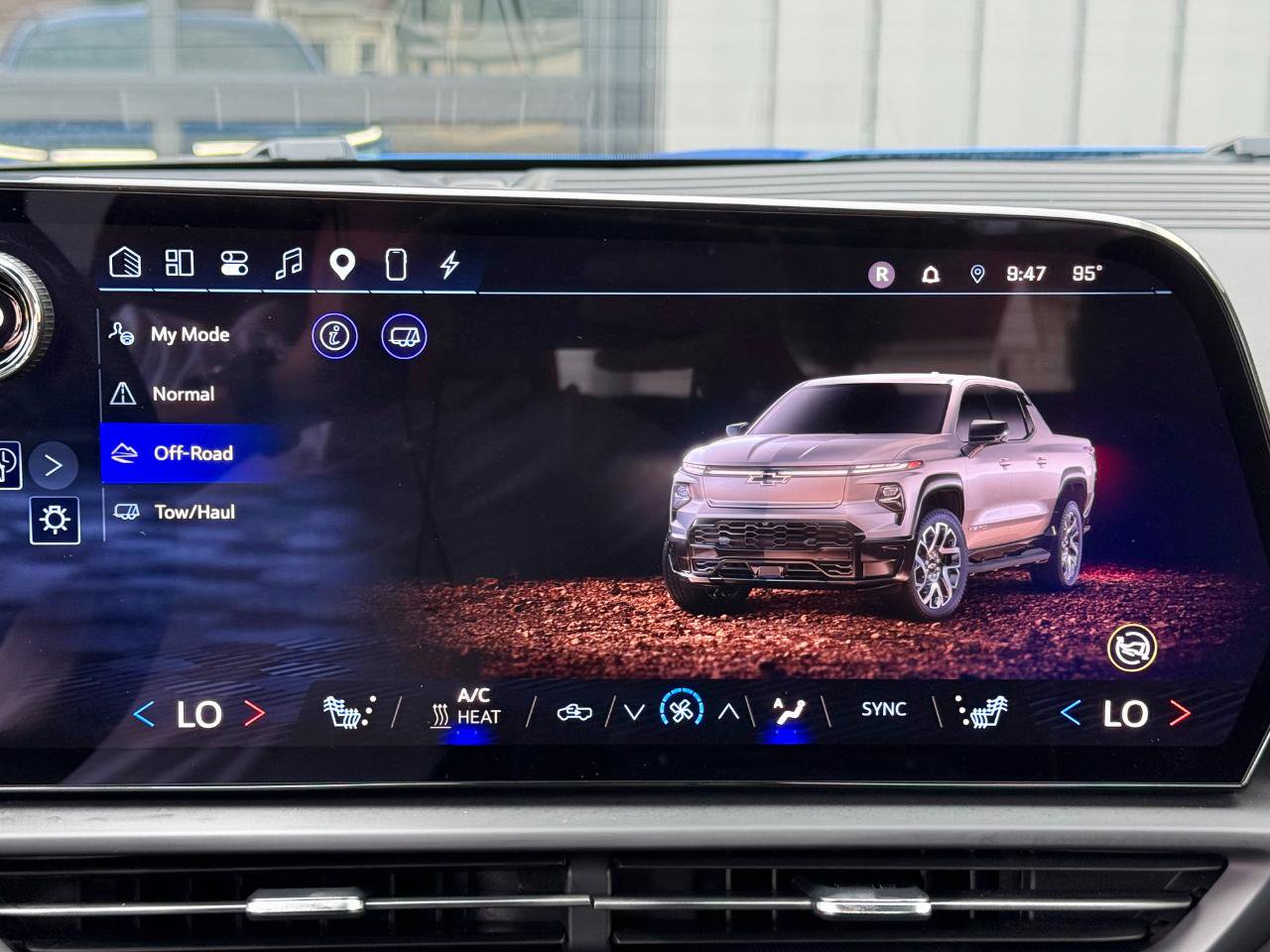 Used 2026 Chevrolet Silverado EV LT AWD/4WD image 24