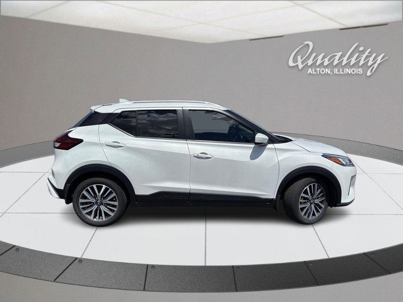 Used 2023 Nissan Kicks SV FWD image 3