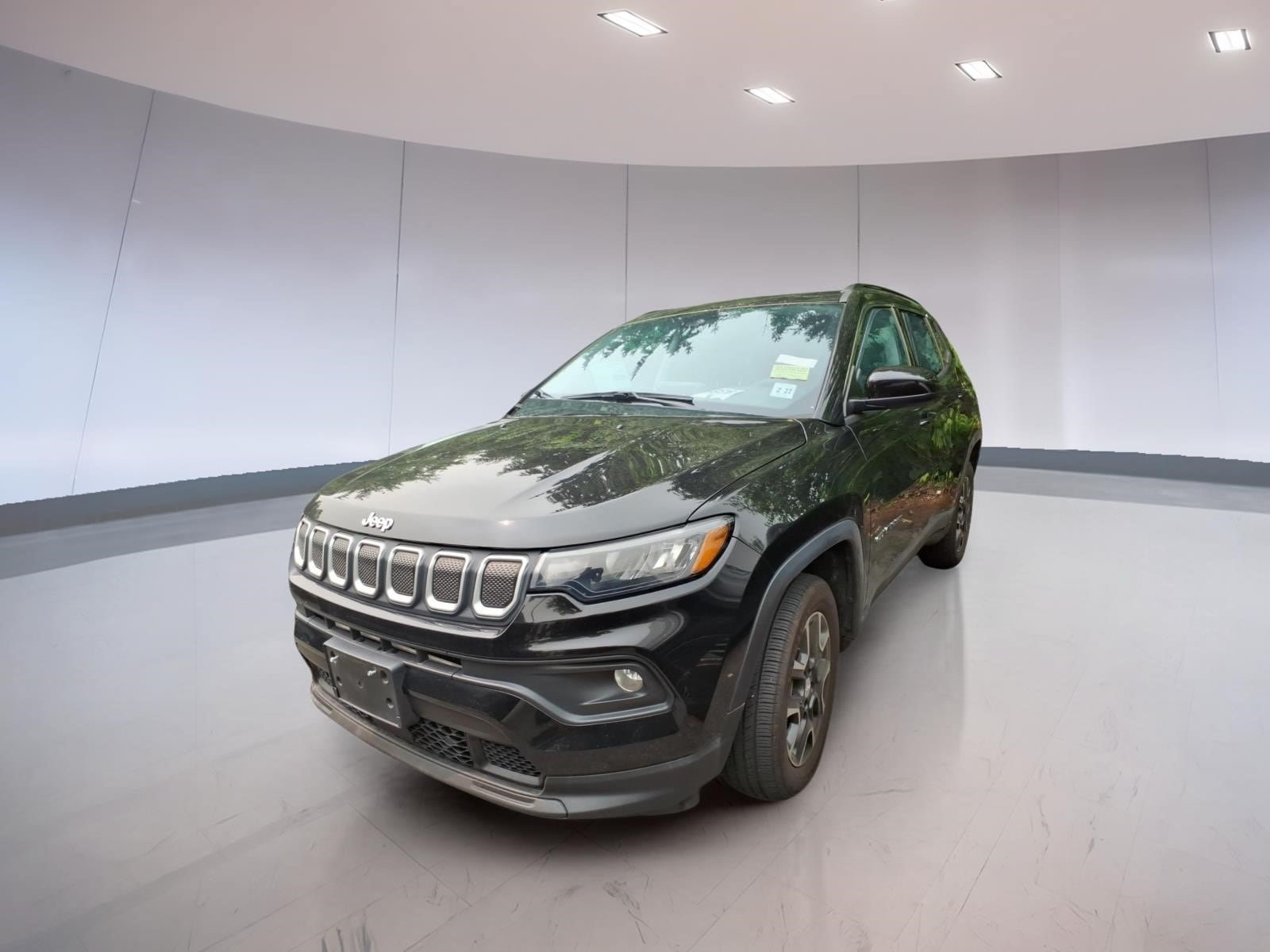 Used 2022 Jeep Compass Latitude AWD/4WD image 2