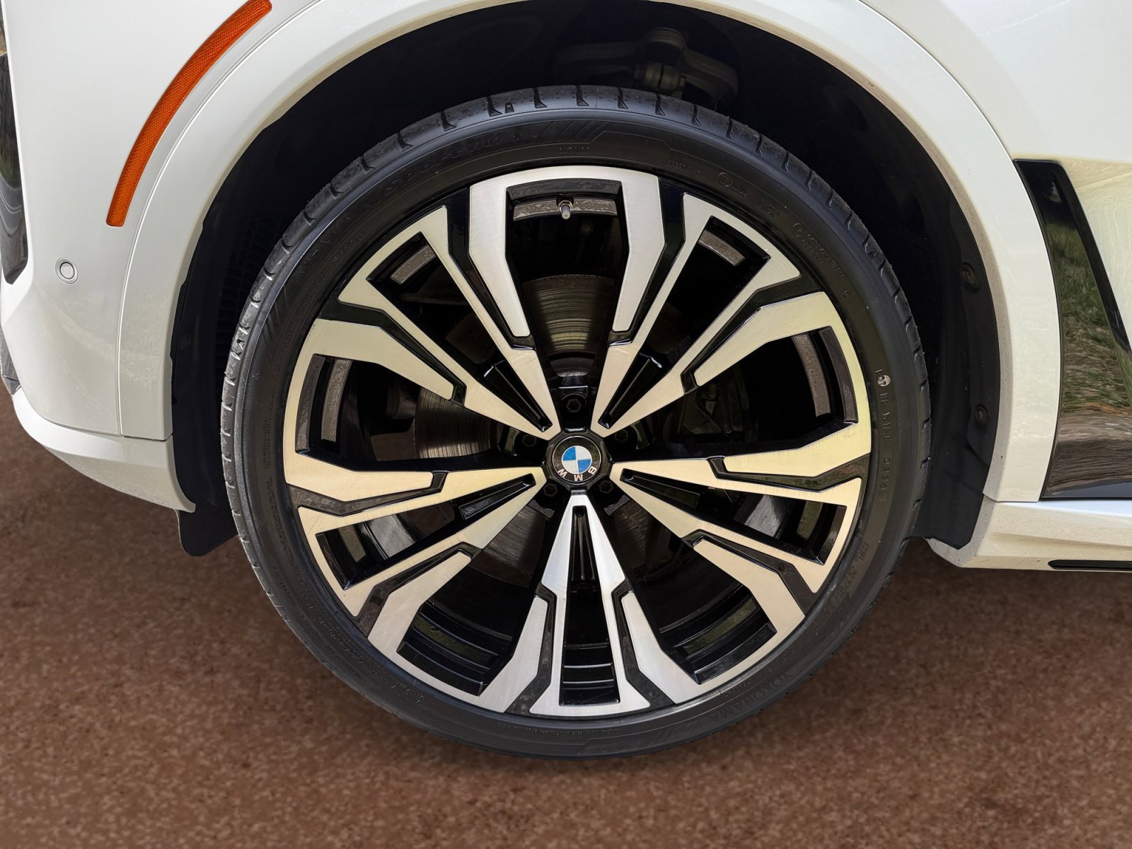 Used 2023 BMW X7 xDrive40i w/ Executive Package AWD/4WD image 9