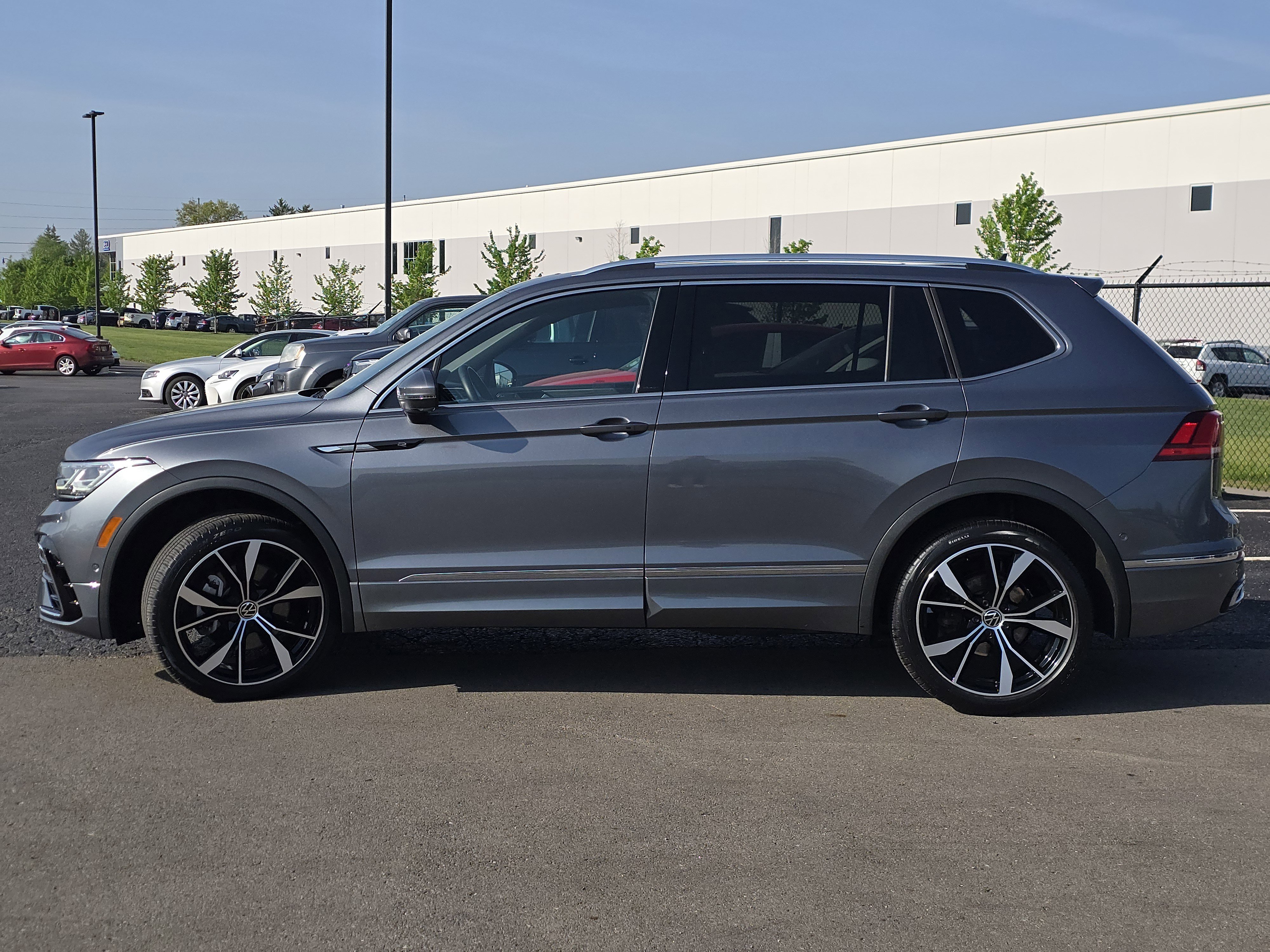 Certified 2023 Volkswagen Tiguan SEL R-Line AWD/4WD image 4