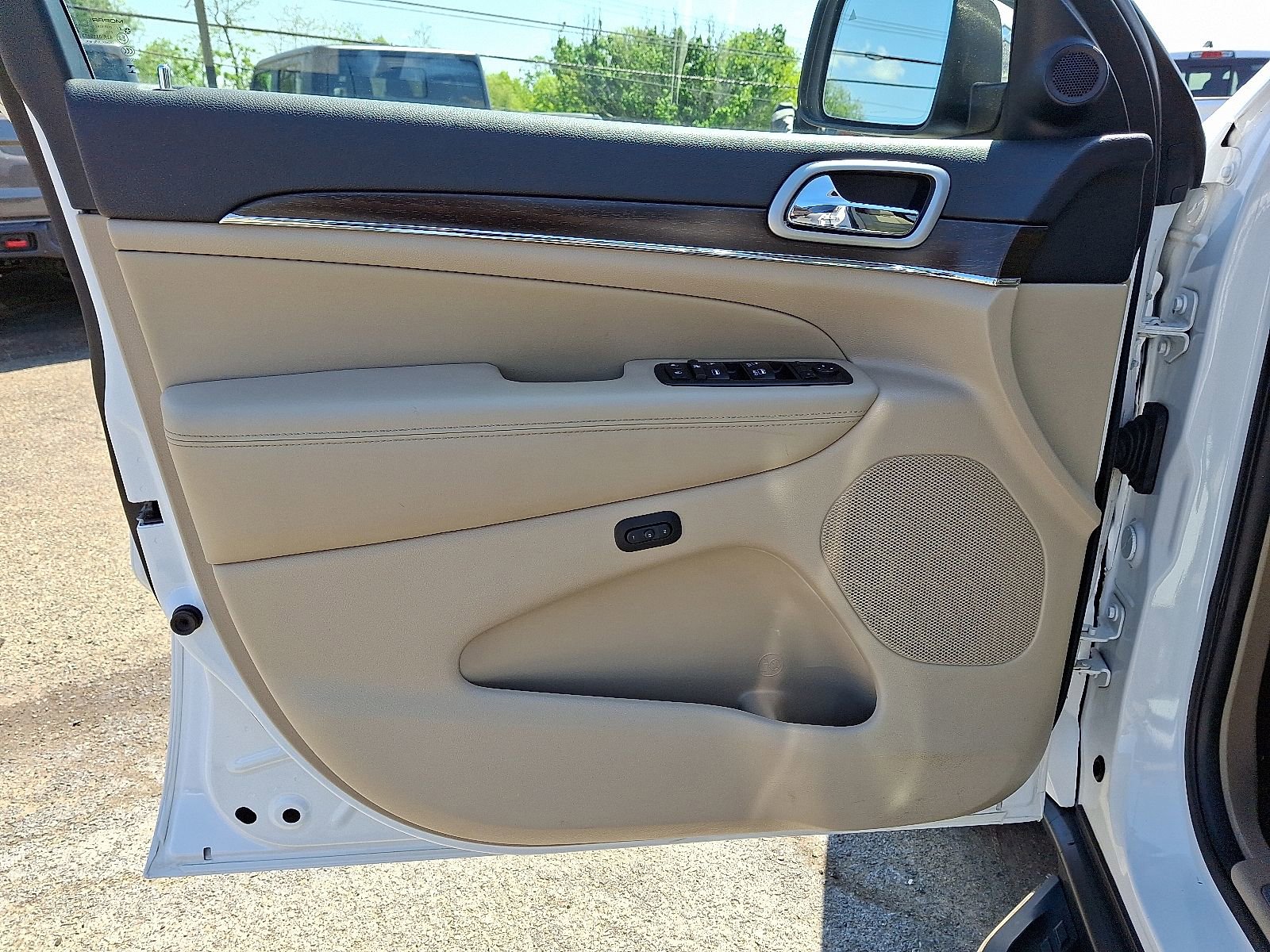 Used 2018 Jeep Grand Cherokee Limited AWD/4WD image 14