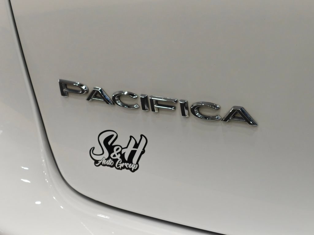 Used 2024 Chrysler Pacifica Touring-L FWD image 57