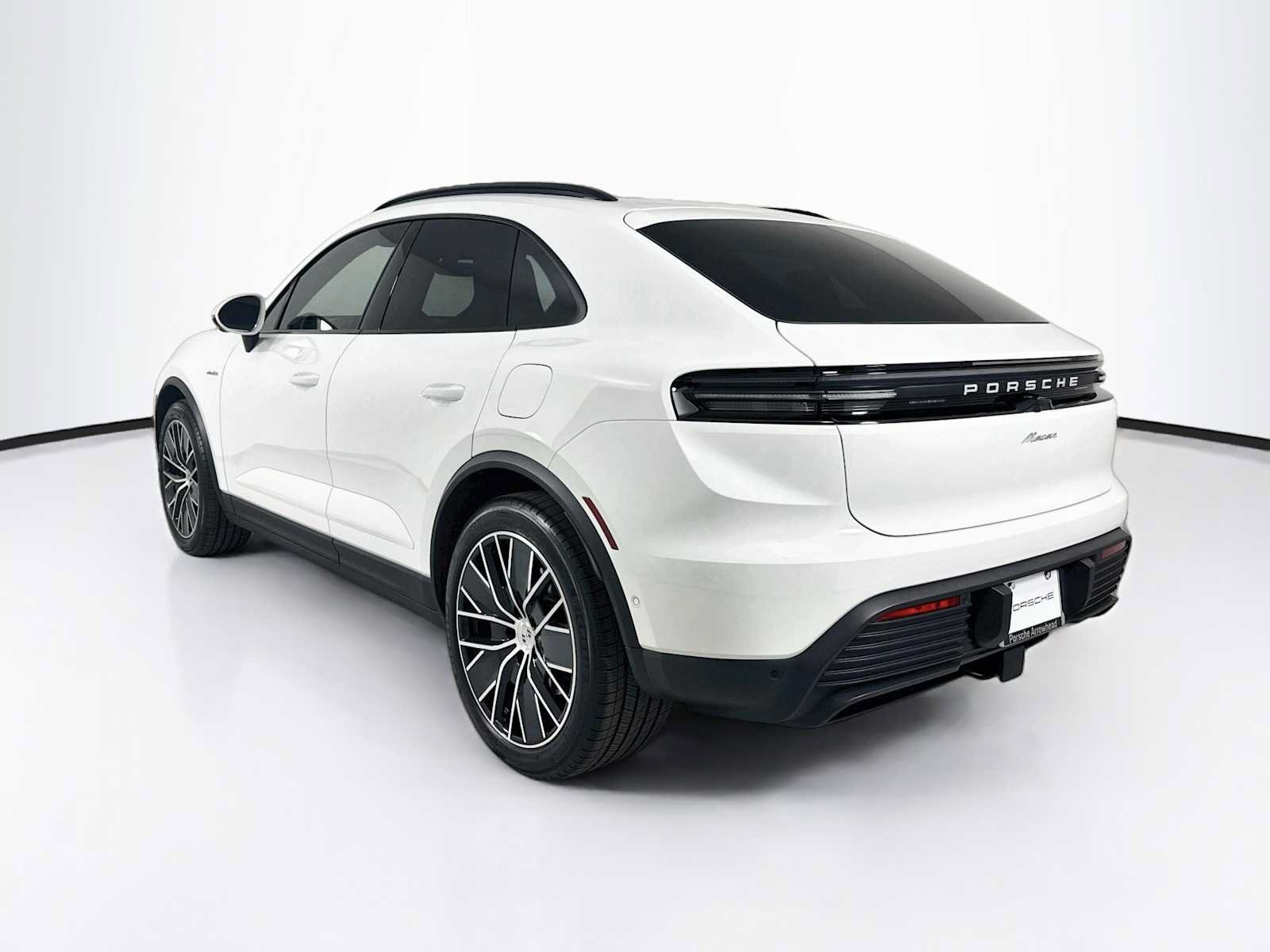 Used 2026 Porsche Macan Electric RWD image 3