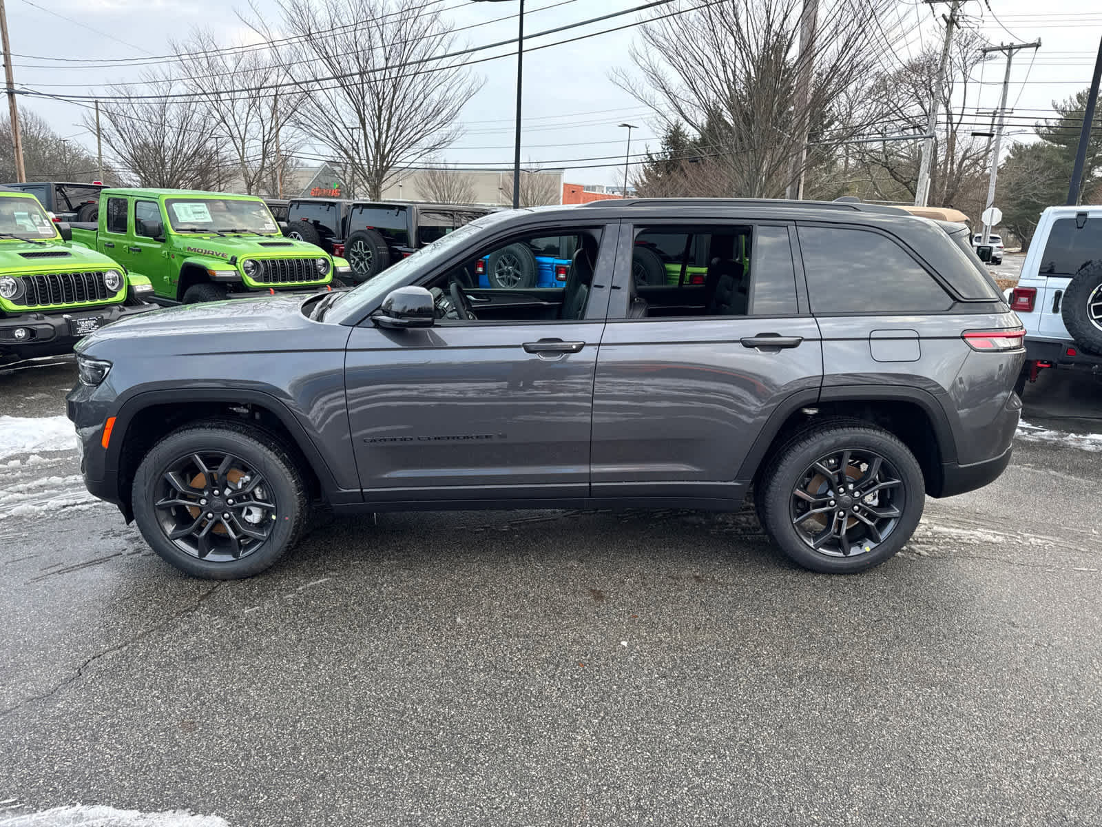 New 2025 Jeep Grand Cherokee Limited w/ Trailer Tow Package AWD/4WD image 3