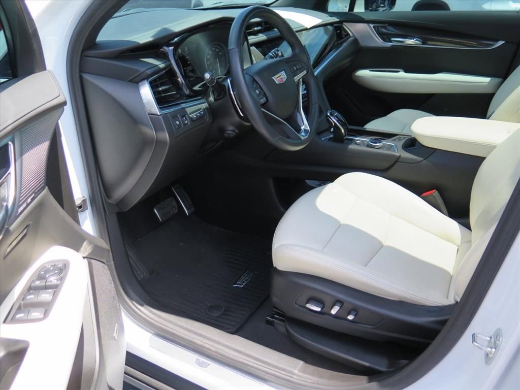 Used 2025 Cadillac XT6 Sport w/ Technology Package AWD/4WD image 9