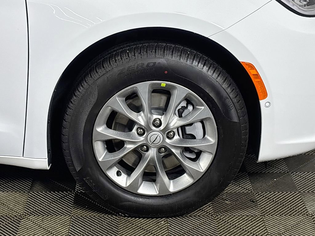 New 2026 Chrysler Pacifica Select AWD/4WD image 21