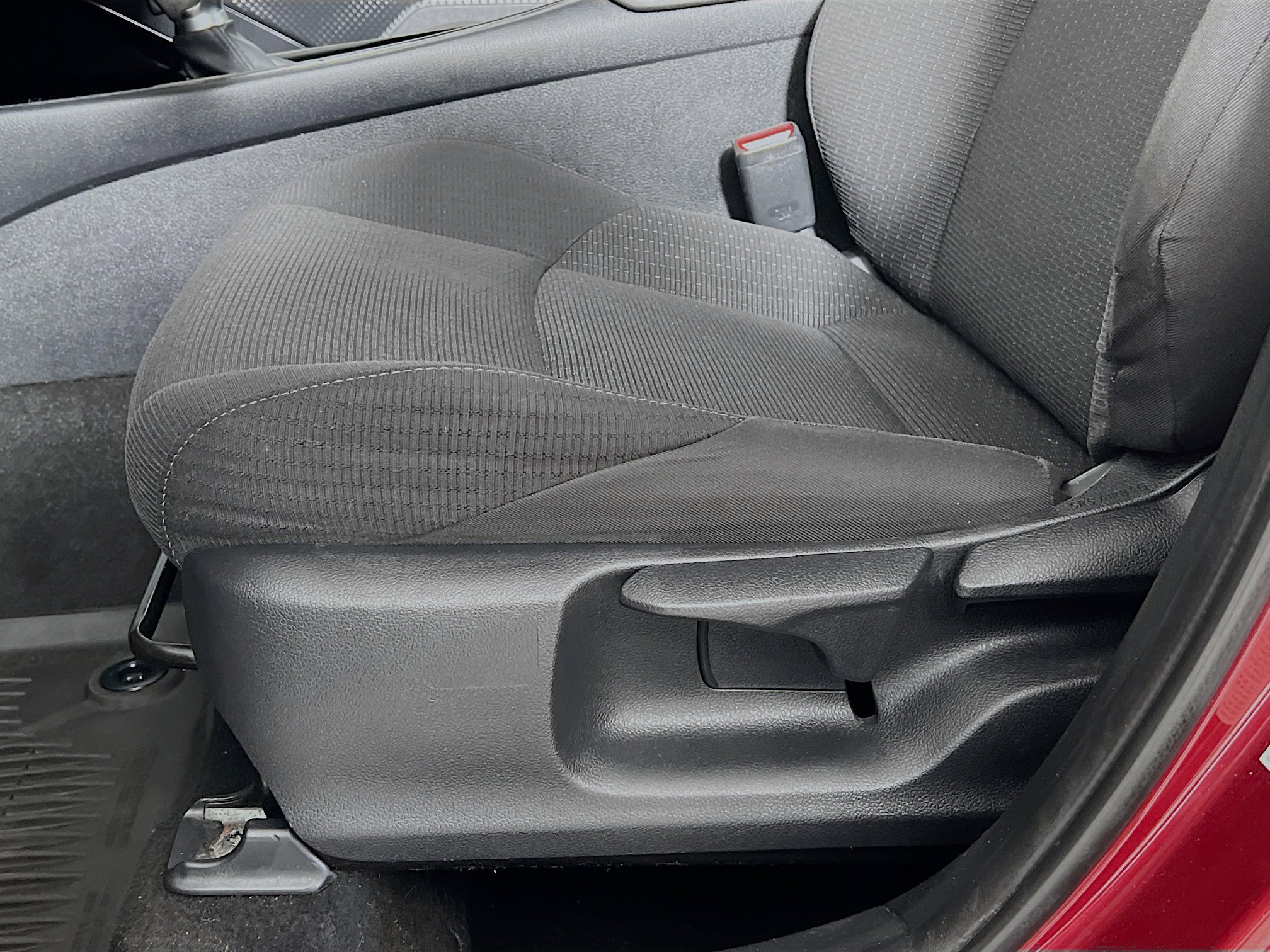 Used 2019 Toyota C-HR XLE FWD image 19