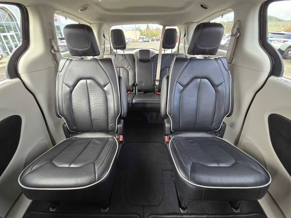 Used 2024 Chrysler Pacifica Limited image 18