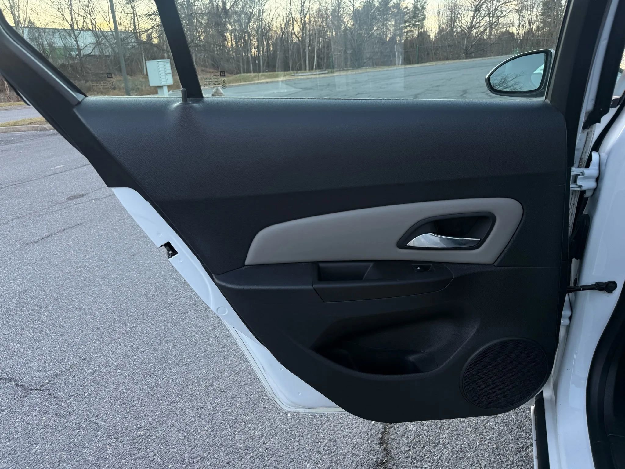 Used 2013 Chevrolet Cruze LS image 21