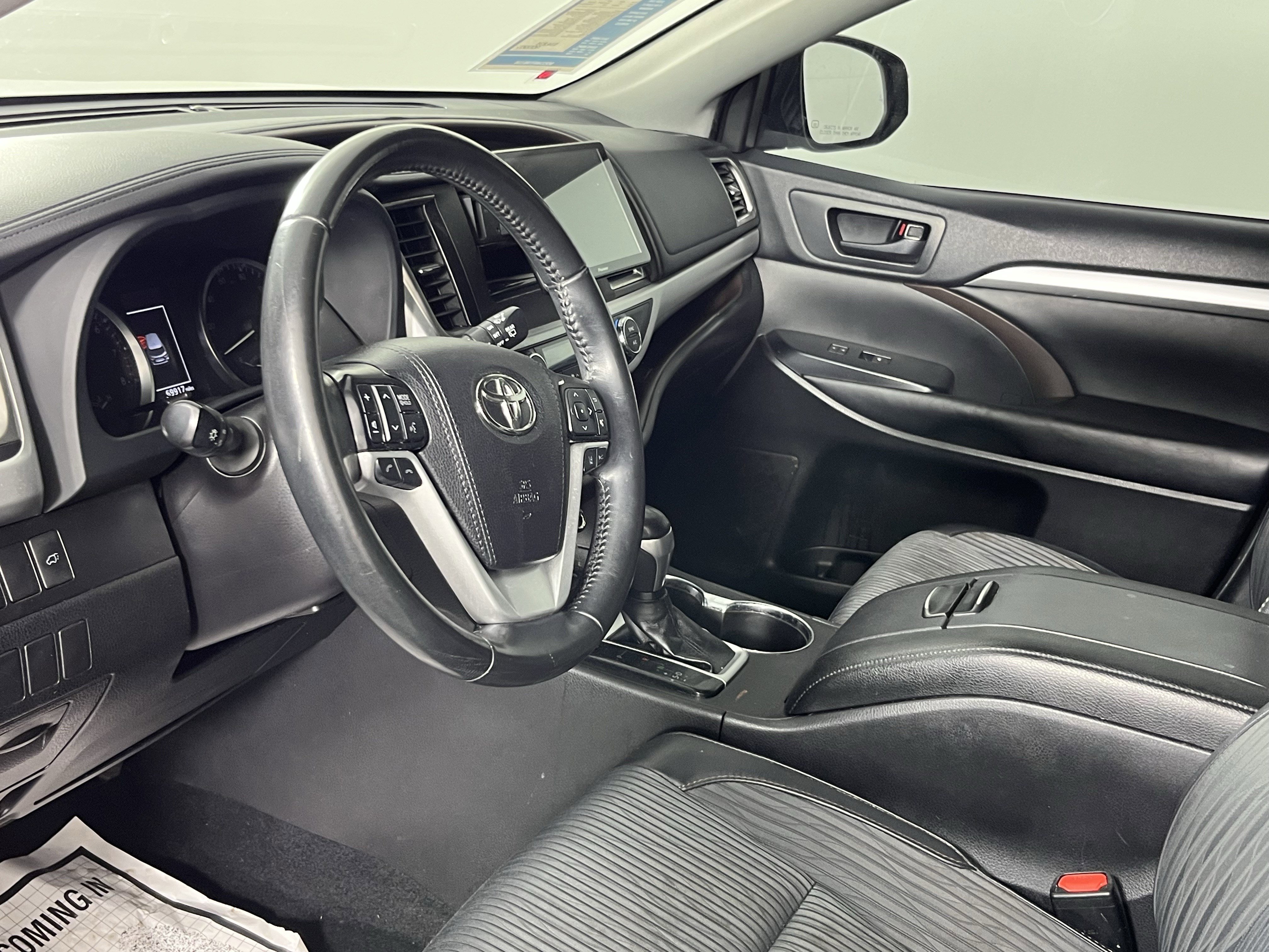 Used 2019 Toyota Highlander Plus AWD/4WD image 15
