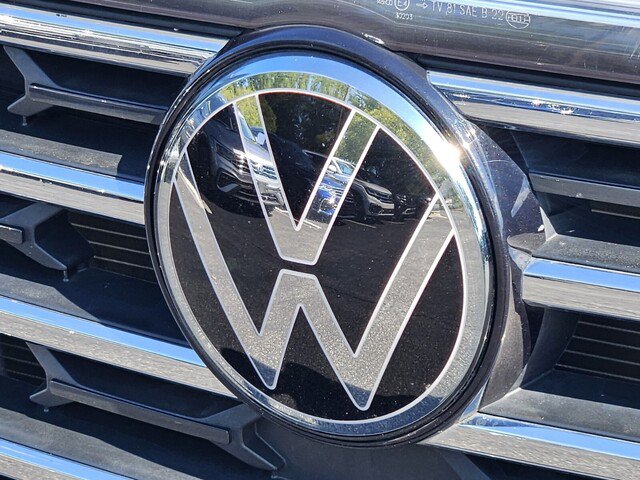 Certified 2025 Volkswagen Atlas SE FWD image 32