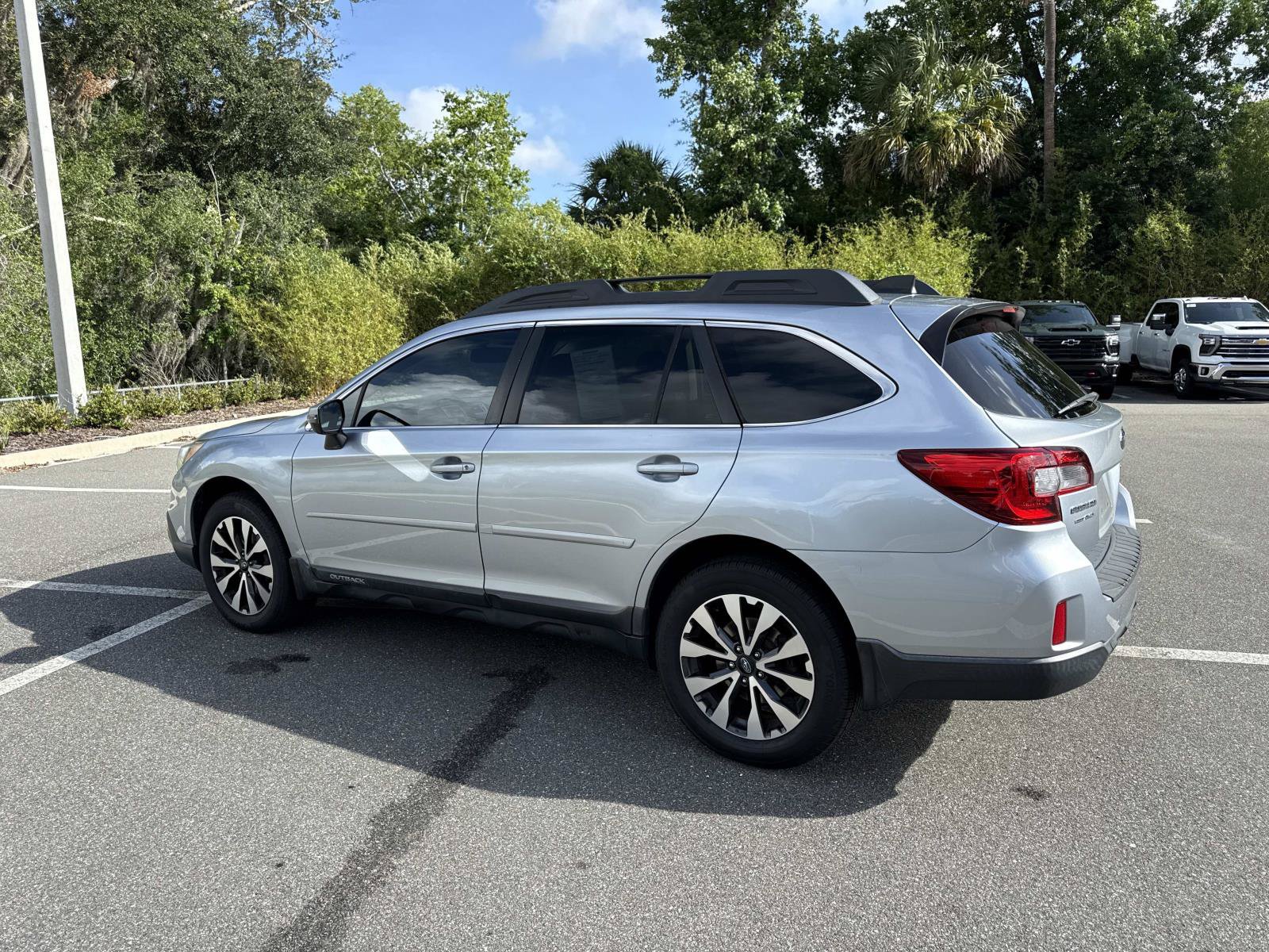 Used 2017 Subaru Outback 3.6R Limited AWD/4WD image 5